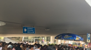 Long line to the tram